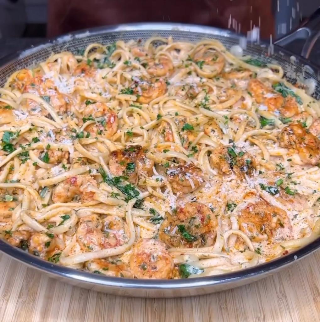 Creamy Garlic Shrimp Linguine *****